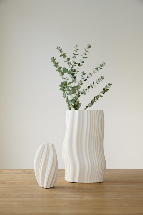 Mila White Vase 17cm